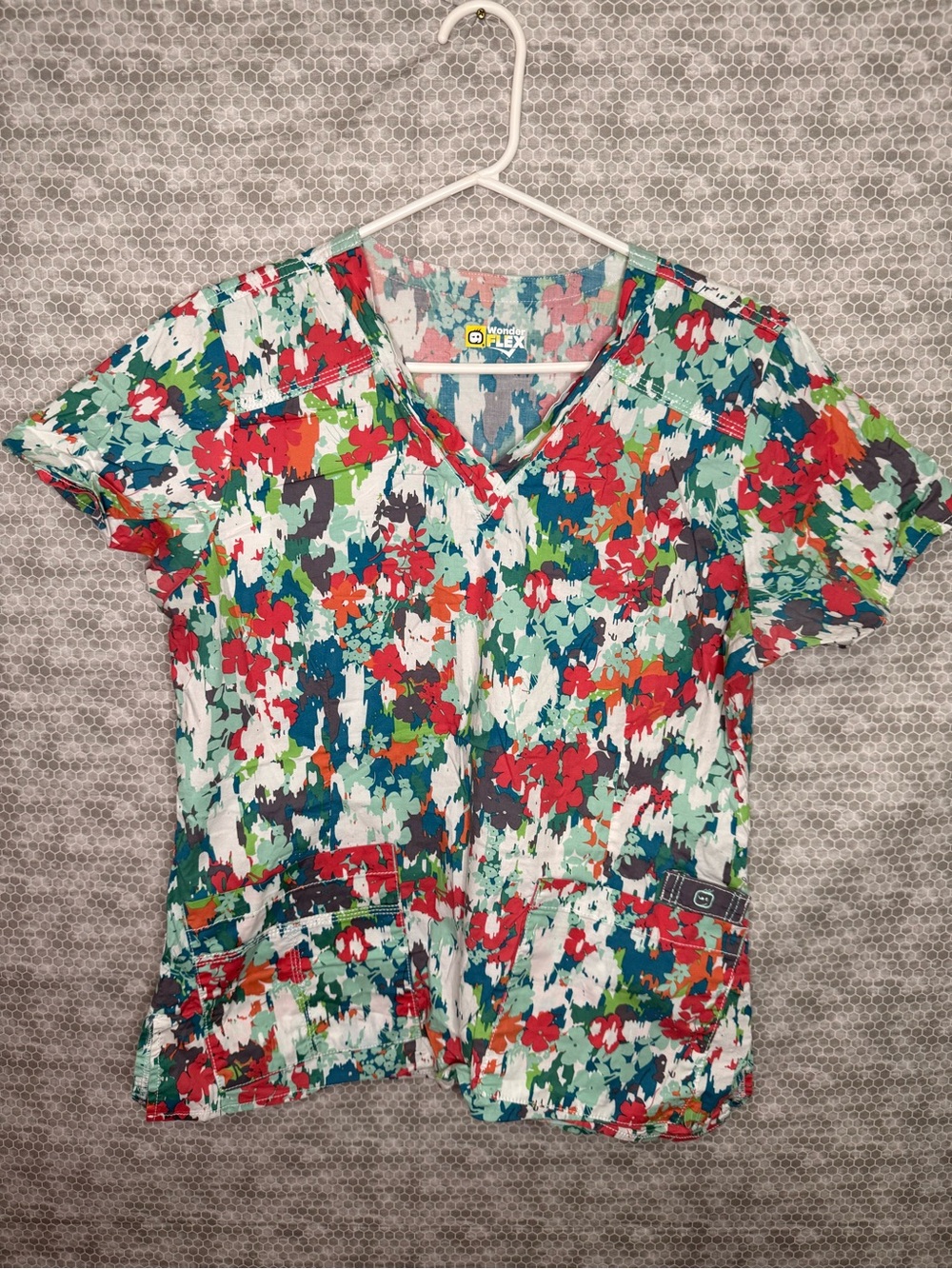 Wonder Flex Women Medium Floral Scrub Top V-Neck Short Sleeve